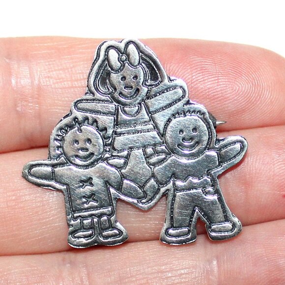 Vintage Sterling Silver Friends Children Brooch 6 Grams - Picture 5 of 5